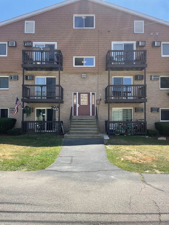 310 Brook Village Rd, Nashua, New Hampshire, 2 Bedrooms Bedrooms, 4 Rooms Rooms,1 BathroomBathrooms,Residential Lease,For Rent,Brook Village Rd,73408560