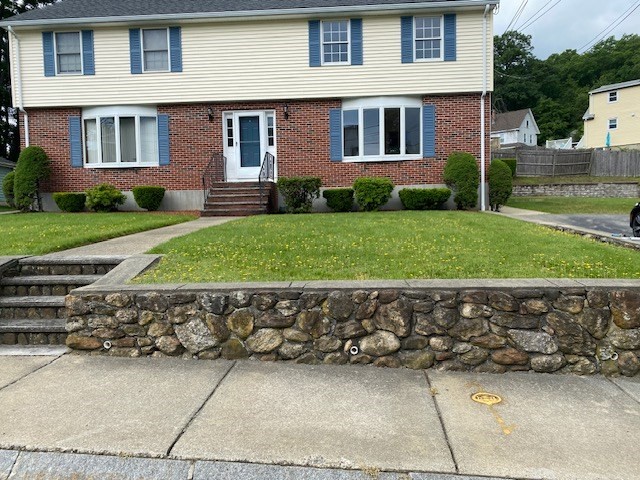 12 Grove Street, Woburn, Massachusetts, 3 Bedrooms Bedrooms, 7 Rooms Rooms,1.5 BathroomsBathrooms,Residential Lease,For Rent,Grove Street,73398488