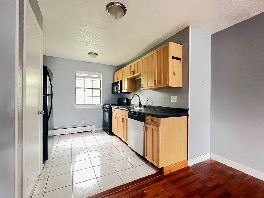 549 Russell Rd, Westfield, Massachusetts, 2 Bedrooms Bedrooms, 4 Rooms Rooms,1 BathroomBathrooms,Residential Lease,For Rent,Russell Rd,73398417