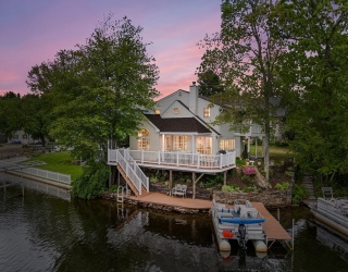 11 Bayside Dr, Wales, Massachusetts, 4 Bedrooms Bedrooms, 6 Rooms Rooms,2.5 BathroomsBathrooms,Residential,For Sale,Bayside Dr,73379228