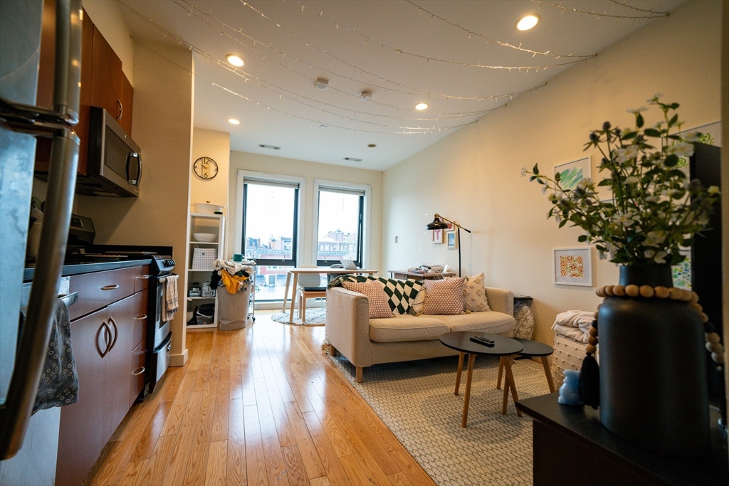 9 Miner St, Boston, Massachusetts, 1 Bedroom Bedrooms, 4 Rooms Rooms,1 BathroomBathrooms,Residential Lease,For Rent,Miner St,73384200