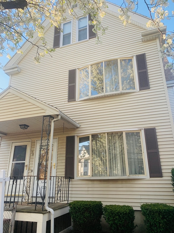 39 Beacon St, Everett, Massachusetts, 2 Bedrooms Bedrooms, 4 Rooms Rooms,1 BathroomBathrooms,Residential Lease,For Rent,Beacon St,73382908