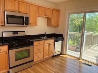 88 North Main, Westford, Massachusetts, 1 Bedroom Bedrooms, 3 Rooms Rooms,1 BathroomBathrooms,Residential Lease,For Rent,North Main,73409606