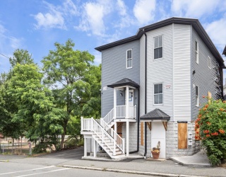 38 Pierpont St, Peabody, Massachusetts, 7 Bedrooms Bedrooms, 12 Rooms Rooms,3 BathroomsBathrooms,Residential Income,For Sale,Pierpont St,73401736