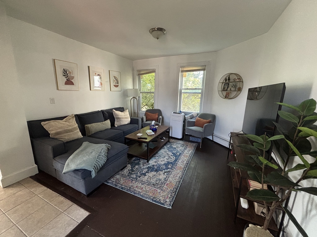 106 Pine Street, Cambridge, Massachusetts, 2 Bedrooms Bedrooms, 4 Rooms Rooms,1 BathroomBathrooms,Residential Lease,For Rent,Pine Street,73410602
