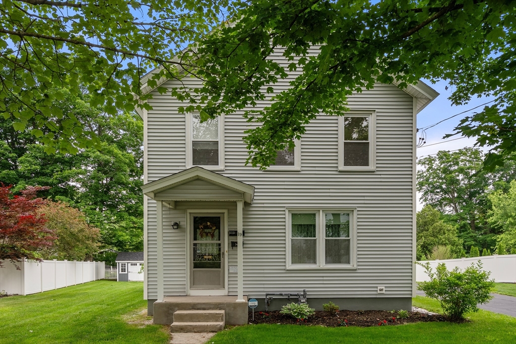 19 Hatfield St, Northampton, Massachusetts, 5 Bedrooms Bedrooms, 9 Rooms Rooms,2 BathroomsBathrooms,Residential Income,For Sale,Hatfield St,73389108