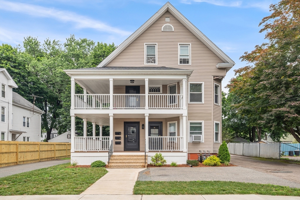 34 Dean St, Attleboro, Massachusetts, 6 Bedrooms Bedrooms, 15 Rooms Rooms,3 BathroomsBathrooms,Residential Income,For Sale,Dean St,73400468