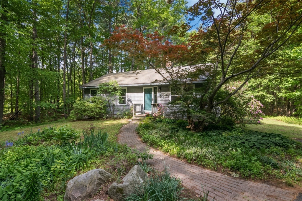 91 Gulf Rd, Belchertown, Massachusetts, 2 Bedrooms Bedrooms, 5 Rooms Rooms,1 BathroomBathrooms,Residential,For Sale,Gulf Rd,73386863