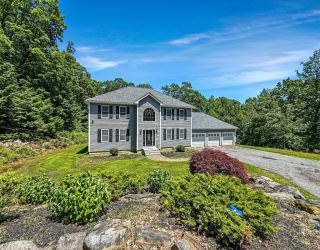 15 Stone Fence Dr, Derry, New Hampshire, 3 Bedrooms Bedrooms, 8 Rooms Rooms,2.5 BathroomsBathrooms,Residential,For Sale,Stone Fence Dr,73397465