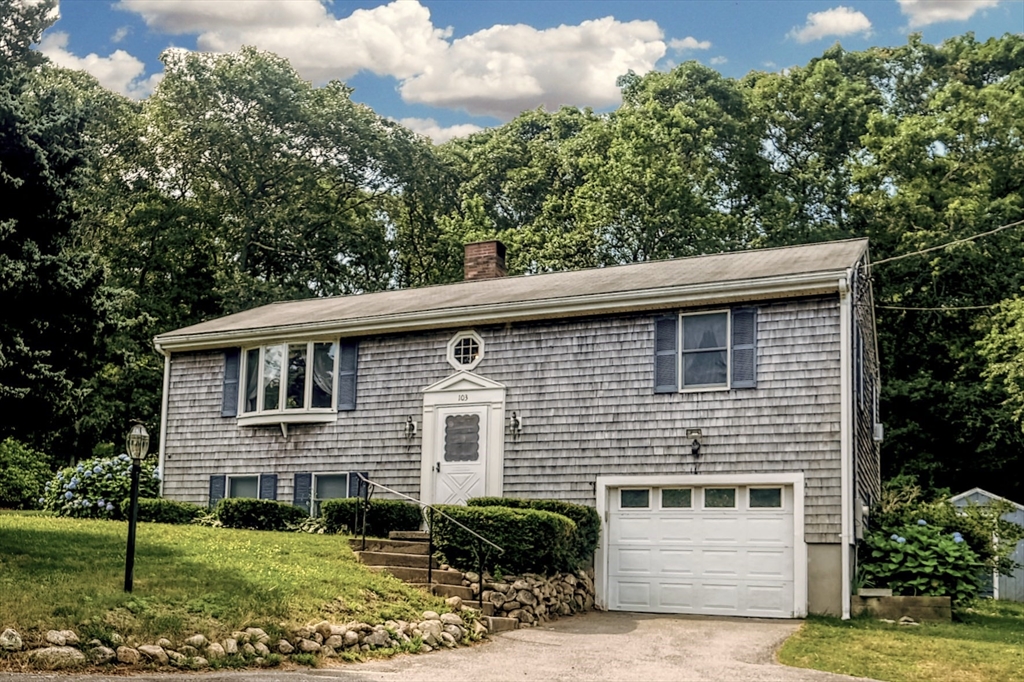 103 Moco Rd, Barnstable, Massachusetts, 3 Bedrooms Bedrooms, 5 Rooms Rooms,1.5 BathroomsBathrooms,Residential,For Sale,Moco Rd,73390585