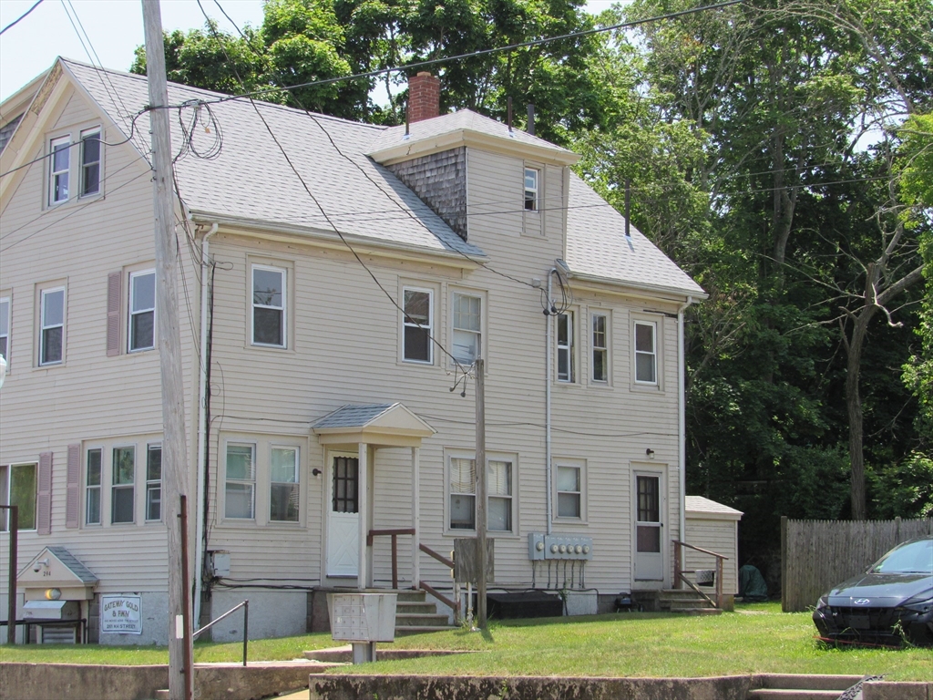 290 Main St, Wareham, Massachusetts, 4 Bedrooms Bedrooms, 14 Rooms Rooms,5.5 BathroomsBathrooms,Residential Income,For Sale,Main St,73334894