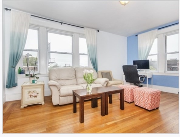 1607 Commonwealth Ave, Boston, Massachusetts, 1 Bedroom Bedrooms, 3 Rooms Rooms,1 BathroomBathrooms,Residential Lease,For Rent,Commonwealth Ave,73401272