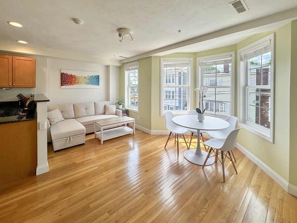 32 Parker Street, Boston, Massachusetts, 1 Bedroom Bedrooms, 3 Rooms Rooms,1 BathroomBathrooms,Residential Lease,For Rent,Parker Street,73377836