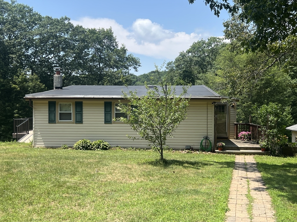 10 Briarcliff Ln, Spencer, Massachusetts, 2 Bedrooms Bedrooms, 4 Rooms Rooms,1 BathroomBathrooms,Residential,For Sale,Briarcliff Ln,73404544