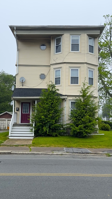 239 Forest Ave, Brockton, Massachusetts, 3 Bedrooms Bedrooms, 5 Rooms Rooms,1 BathroomBathrooms,Residential Lease,For Rent,Forest Ave,73394051