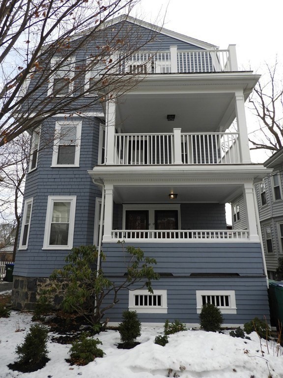 17 Usher, Medford, Massachusetts, 3 Bedrooms Bedrooms, 6 Rooms Rooms,1 BathroomBathrooms,Residential Lease,For Rent,Usher,73406288