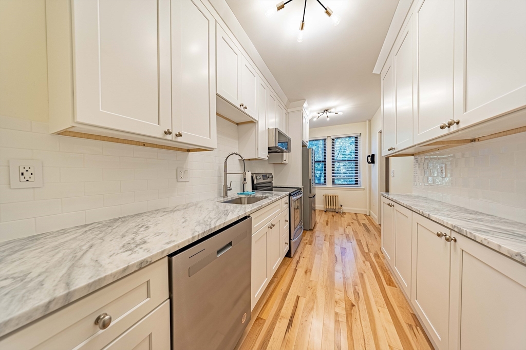 145 Englewood Ave, Boston, Massachusetts, 3 Rooms Rooms,1 BathroomBathrooms,Residential Lease,For Rent,Englewood Ave,73412445