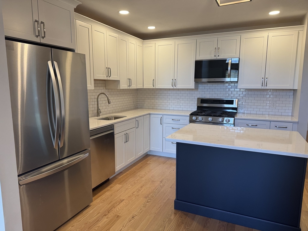 27 Railroad Ave, Duxbury, Massachusetts, 2 Bedrooms Bedrooms, 4 Rooms Rooms,1 BathroomBathrooms,Residential Lease,For Rent,Railroad Ave,73409477