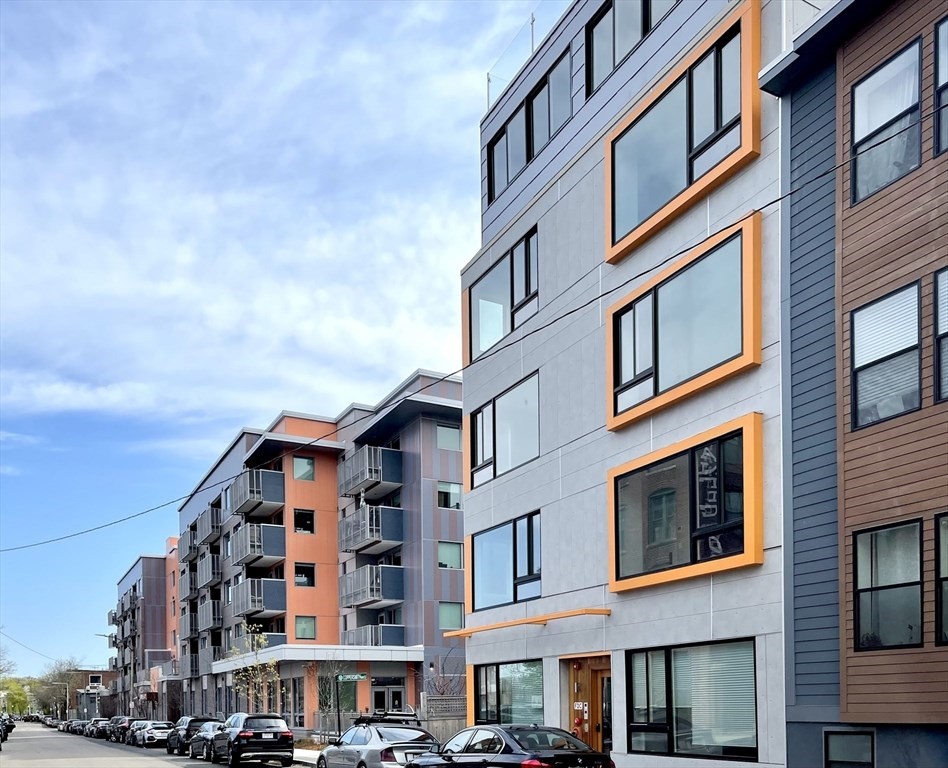 71 Border St, Boston, Massachusetts, 1 Bedroom Bedrooms, 2 Rooms Rooms,1 BathroomBathrooms,Residential Lease,For Rent,Border St,73399096