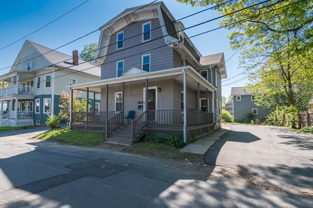 11-13 Cherry Street, Northampton, Massachusetts, 9 Bedrooms Bedrooms, 15 Rooms Rooms,3 BathroomsBathrooms,Residential Income,For Sale,Cherry Street,73374901