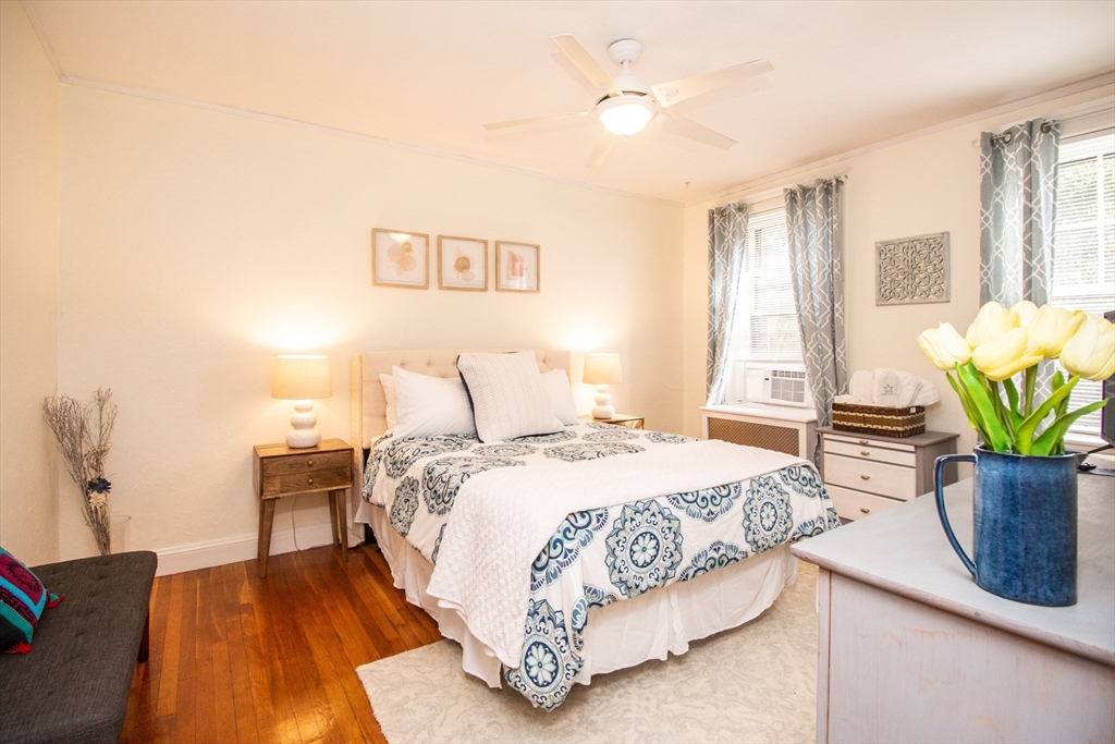 1945 Commonwealth Ave, Boston, Massachusetts, 1 Bedroom Bedrooms, 2 Rooms Rooms,1 BathroomBathrooms,Residential Lease,For Rent,Commonwealth Ave,73382613