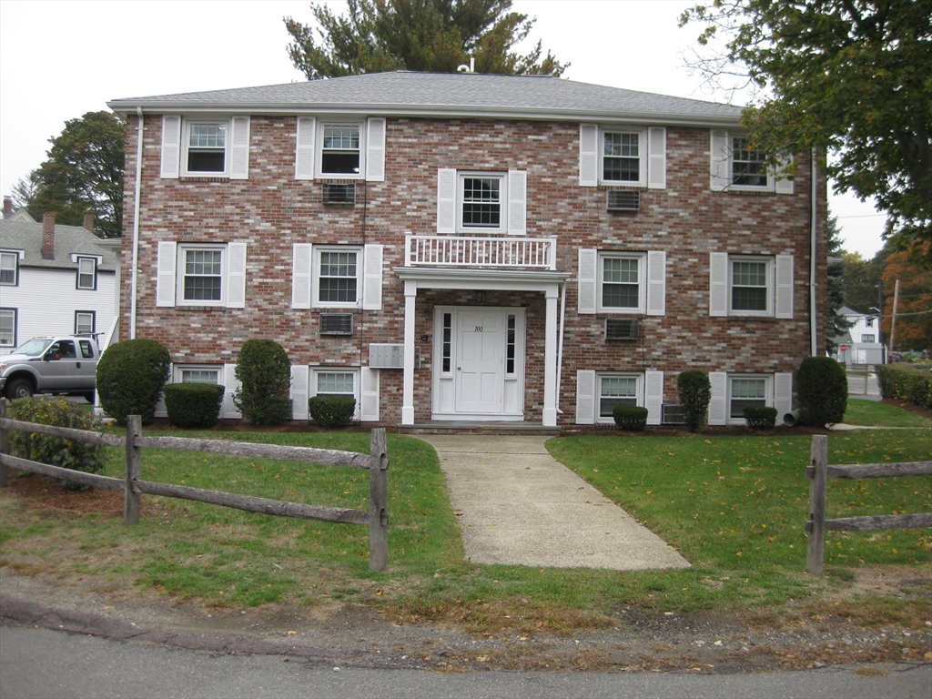 100 Lynde Street, Melrose, Massachusetts, 1 Bedroom Bedrooms, 3 Rooms Rooms,1 BathroomBathrooms,Residential Lease,For Rent,Lynde Street,73398217