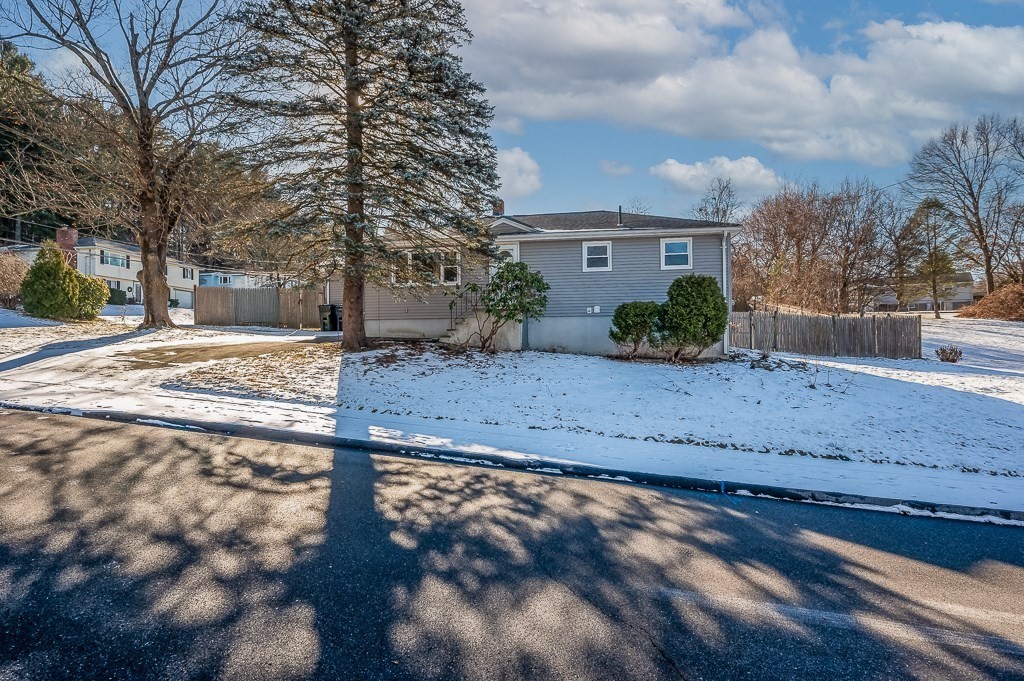 49 Flynn Avenue, Marlborough, Massachusetts, 3 Bedrooms Bedrooms, 5 Rooms Rooms,1 BathroomBathrooms,Residential,For Sale,Flynn Avenue,73322258