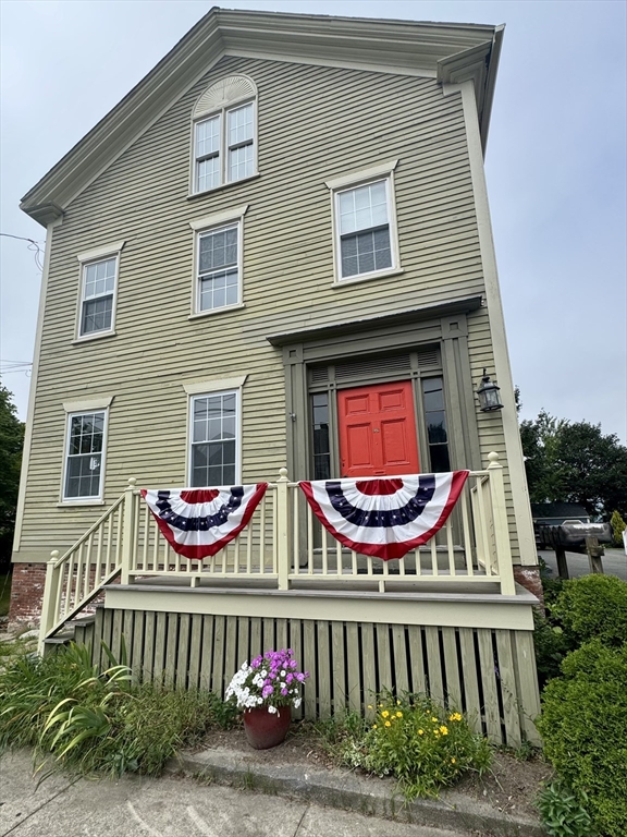 96 Main St, Fairhaven, Massachusetts, 2 Bedrooms Bedrooms, 5 Rooms Rooms,1 BathroomBathrooms,Residential Lease,For Rent,Main St,73407346