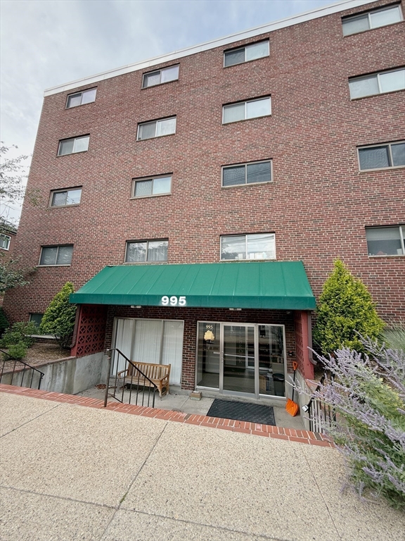 995 Massachusetts Ave, Arlington, Massachusetts, 2 Bedrooms Bedrooms, 5 Rooms Rooms,1 BathroomBathrooms,Residential Lease,For Rent,Massachusetts Ave,73414235