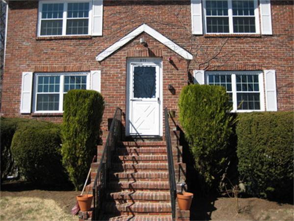 577 Hammond St, Brookline, Massachusetts, 3 Bedrooms Bedrooms, 6 Rooms Rooms,2 BathroomsBathrooms,Residential Lease,For Rent,Hammond St,73399415