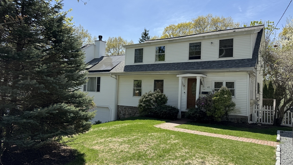 43 Dale St, Needham, Massachusetts, 3 Bedrooms Bedrooms, 7 Rooms Rooms,2.5 BathroomsBathrooms,Residential Lease,For Rent,Dale St,73369834