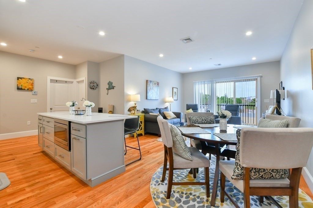 5 Mcbride St, Boston, Massachusetts, 2 Bedrooms Bedrooms, 5 Rooms Rooms,2 BathroomsBathrooms,Residential Lease,For Rent,Mcbride St,73415084