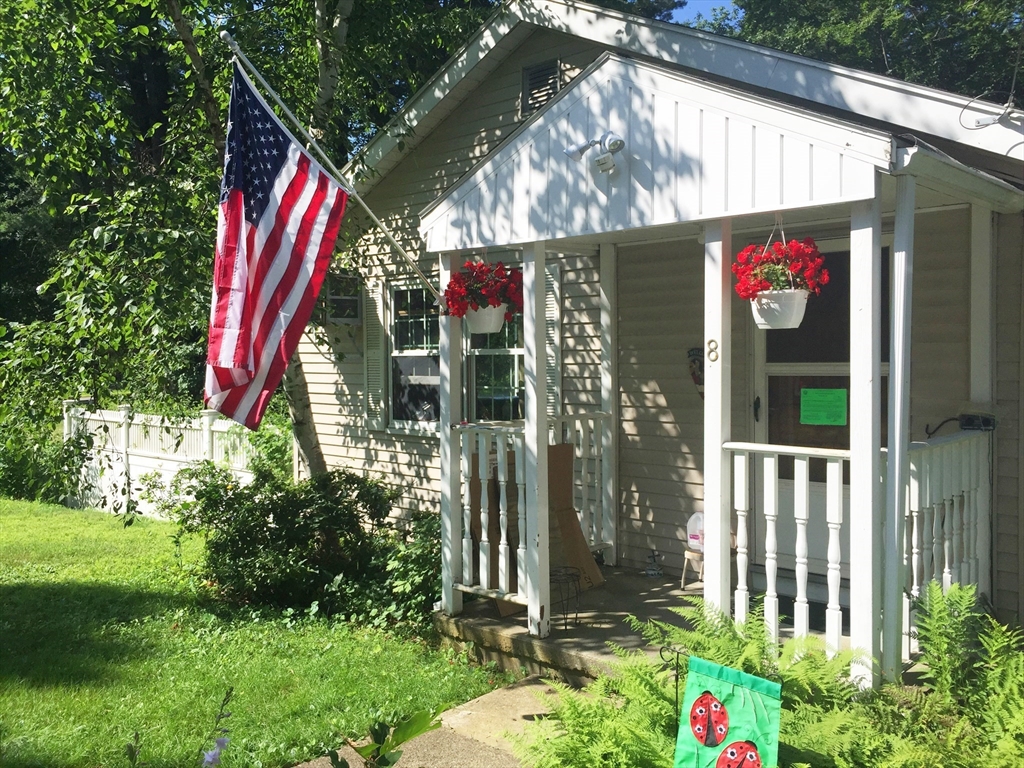 8 Castle Rd, Wayland, Massachusetts, 2 Bedrooms Bedrooms, 5 Rooms Rooms,1 BathroomBathrooms,Residential Lease,For Rent,Castle Rd,73406928