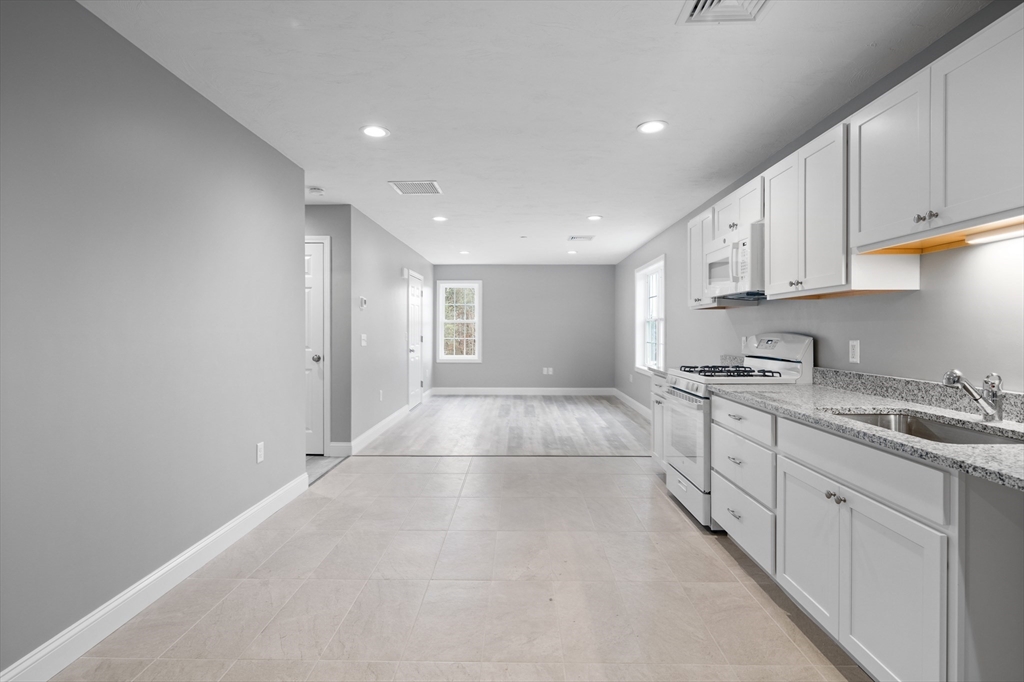 340 Scenic Hwy, Bourne, Massachusetts, 2 Bedrooms Bedrooms, 4 Rooms Rooms,1 BathroomBathrooms,Residential Lease,For Rent,Scenic Hwy,73402661