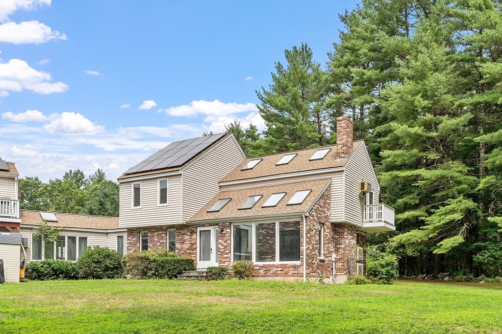 4 Sterling Ln, Westford, Massachusetts, 3 Bedrooms Bedrooms, 8 Rooms Rooms,1.5 BathroomsBathrooms,Residential Lease,For Rent,Sterling Ln,73379558