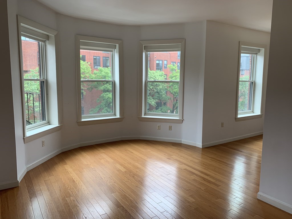 177 Newbury St, Boston, Massachusetts, 2 Bedrooms Bedrooms, 4 Rooms Rooms,1.5 BathroomsBathrooms,Residential Lease,For Rent,Newbury St,73407349