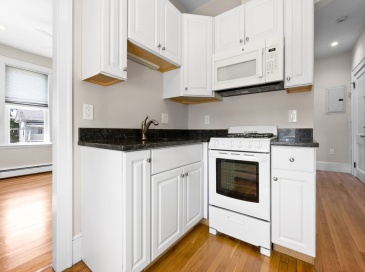 28 Poplar St, Danvers, Massachusetts, 1 Bedroom Bedrooms, 3 Rooms Rooms,1 BathroomBathrooms,Residential Lease,For Rent,Poplar St,73410603