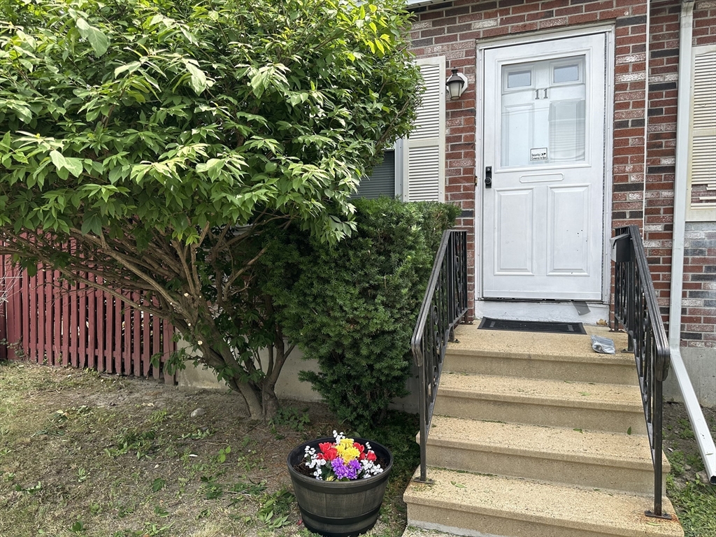 11 Myrtle Street, Somerville, Massachusetts, 2 Bedrooms Bedrooms, 4 Rooms Rooms,1.5 BathroomsBathrooms,Residential Lease,For Rent,Myrtle Street,73400733