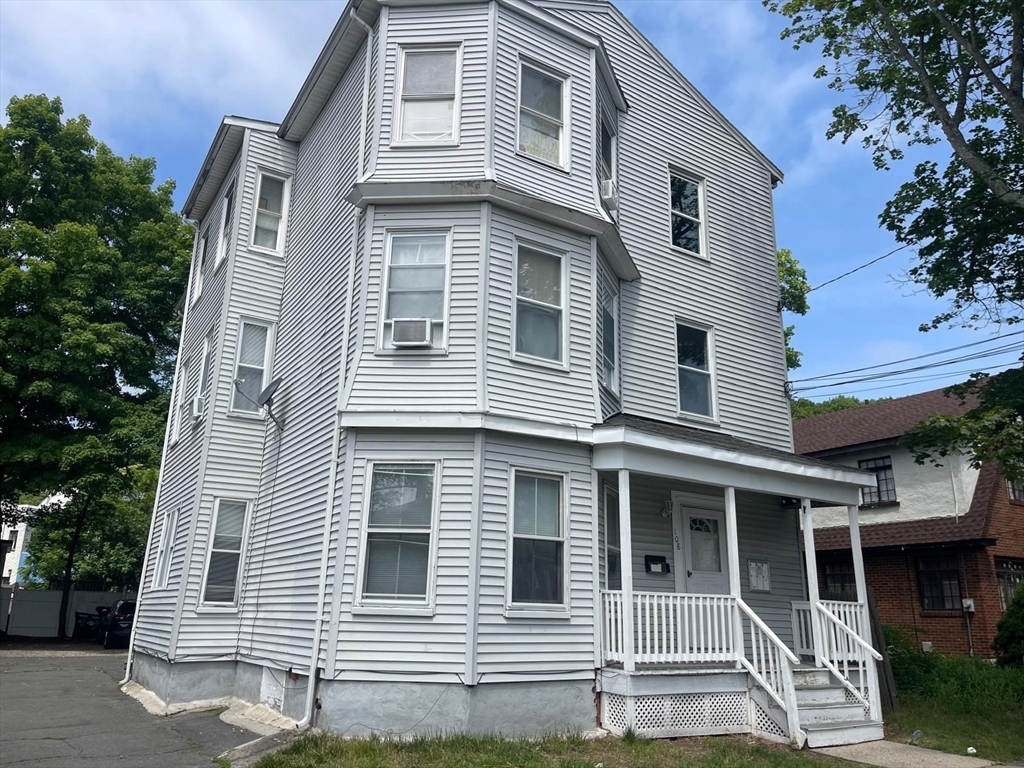 108 Grove St, Lynn, Massachusetts, 12 Bedrooms Bedrooms, 18 Rooms Rooms,3 BathroomsBathrooms,Residential Income,For Sale,Grove St,73392651