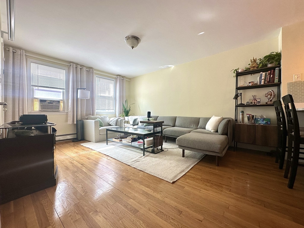 119 Willow St, Cambridge, Massachusetts, 2 Bedrooms Bedrooms, 4 Rooms Rooms,1 BathroomBathrooms,Residential Lease,For Rent,Willow St,73401349