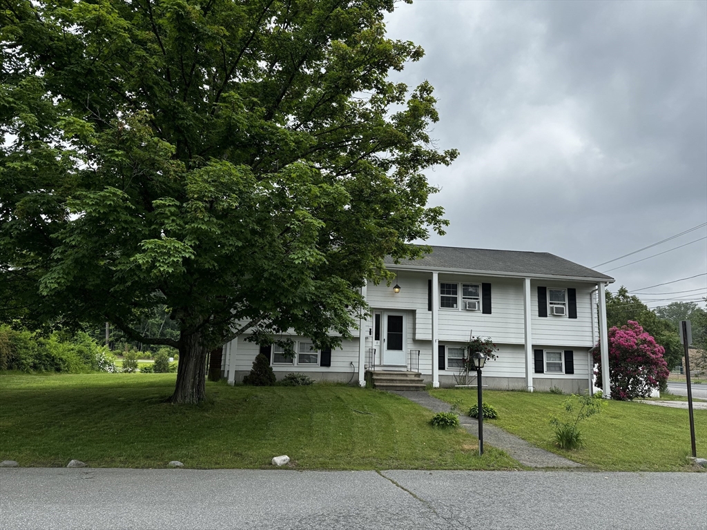 7 Tiffany Dr, Lowell, Massachusetts, 3 Bedrooms Bedrooms, 6 Rooms Rooms,1.5 BathroomsBathrooms,Residential Lease,For Rent,Tiffany Dr,73393243