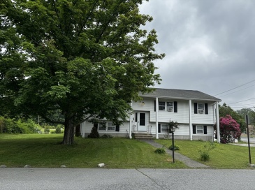 7 Tiffany Dr, Lowell, Massachusetts, 3 Bedrooms Bedrooms, 6 Rooms Rooms,1.5 BathroomsBathrooms,Residential Lease,For Rent,Tiffany Dr,73393243