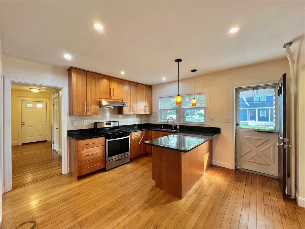 38-40 Florence Street, Winchester, Massachusetts, 2 Bedrooms Bedrooms, 4 Rooms Rooms,1 BathroomBathrooms,Residential Lease,For Rent,Florence Street,73413482