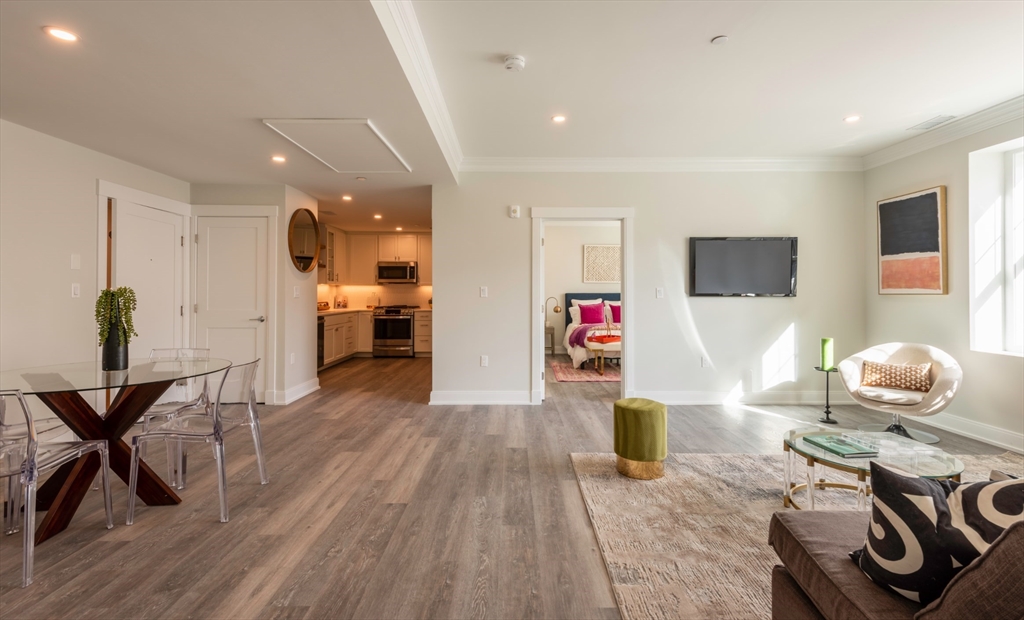 61 County St, Dover, Massachusetts, 2 Bedrooms Bedrooms, 5 Rooms Rooms,2 BathroomsBathrooms,Residential Lease,For Rent,County St,73370283