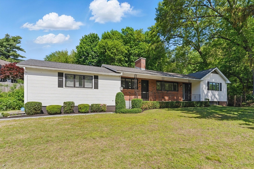 74 Springfield St, Springfield, Massachusetts, 2 Bedrooms Bedrooms, 5 Rooms Rooms,1.5 BathroomsBathrooms,Residential,For Sale,Springfield St,73330801