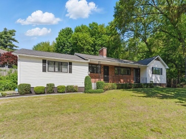 74 Springfield St, Springfield, Massachusetts, 2 Bedrooms Bedrooms, 5 Rooms Rooms,1.5 BathroomsBathrooms,Residential,For Sale,Springfield St,73330801