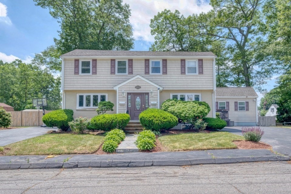 37 A&B Clark Street, Randolph, Massachusetts, 7 Bedrooms Bedrooms, 13 Rooms Rooms,4 BathroomsBathrooms,Residential Income,For Sale,Clark Street,73395347