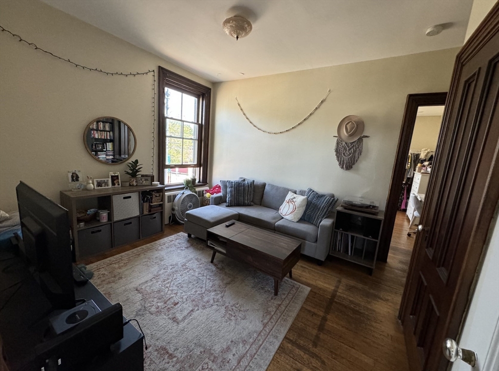 2 Winter Street, Salem, Massachusetts, 1 Bedroom Bedrooms, 3 Rooms Rooms,1 BathroomBathrooms,Residential Lease,For Rent,Winter Street,73410854