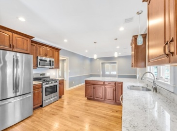 8 Newburg St, Boston, Massachusetts, 3 Bedrooms Bedrooms, 6 Rooms Rooms,1 BathroomBathrooms,Residential Lease,For Rent,Newburg St,73400756