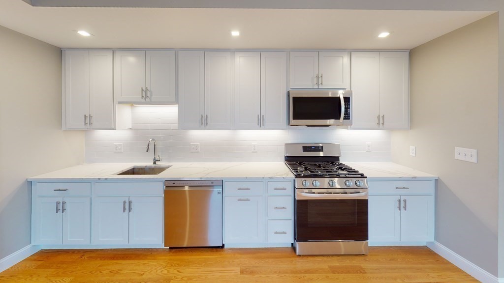 329 Shirley, Winthrop, Massachusetts, 2 Bedrooms Bedrooms, 4 Rooms Rooms,1.5 BathroomsBathrooms,Residential Lease,For Rent,Shirley,73399843